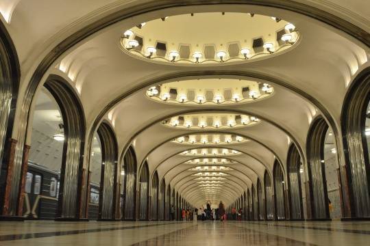 Сергей Собянин поздравил работников столичного метро с 85-летием подземки