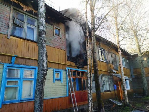 В Сосногорске из-за пожара в квартире сгорел чердак дома