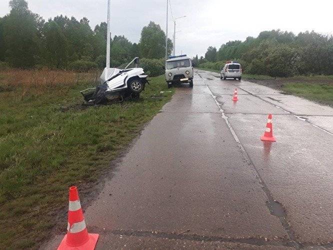 В Нижнетавдинском районе ВАЗ врезался в столб – водитель погиб