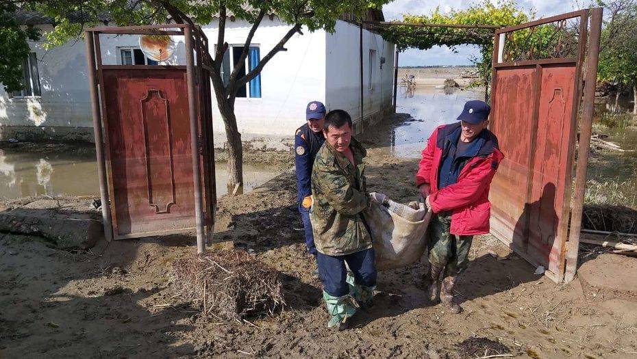 В пострадавших от дождей районах Туркестанской области откачали воду, жители возвращаются в свои дома