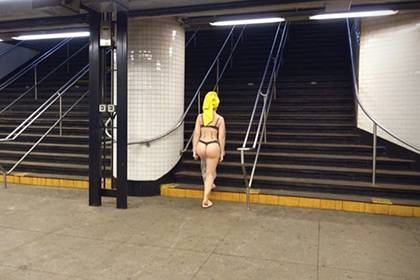 Популярная актриса снялась в нижнем белье в опустевшем метро