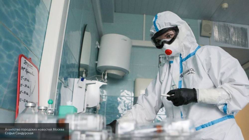 Врач ЦКБ дал прогноз о продолжительности пандемии COVID-19 в РФ