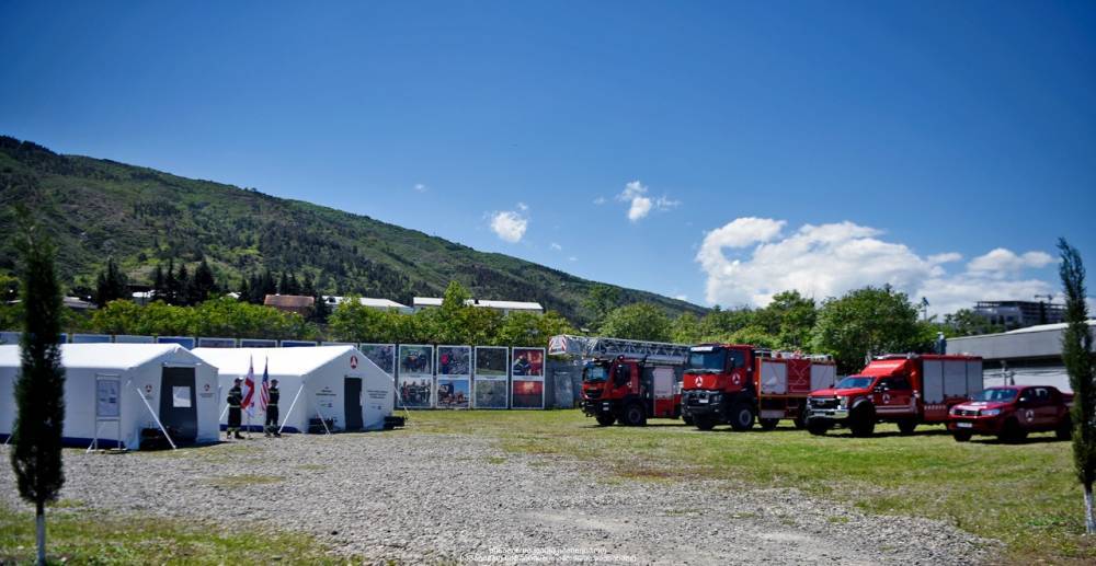 USAID подарило грузинским спасательным службам палатки для полевых госпиталей