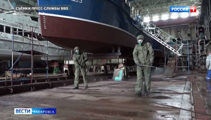 Военные провели дезинфекцию на Хабаровском судостроительном заводе