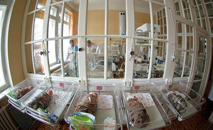 Blick (Швейцария): 46 младенцев застряли в украинском отеле