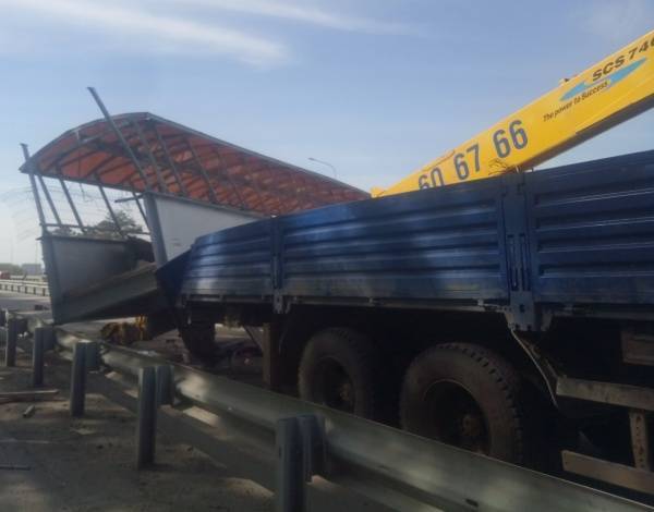 В Тюменской области водителю грузовика, который снёс пешеходный переход, грозит срок