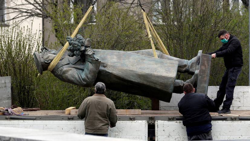 Лавров призвал восстановить памятник Коневу в Чехии