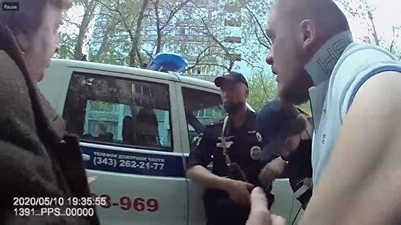 Нарушитель самоизоляции, напавший на патруль на Уралмаше, отправили под домашний арест