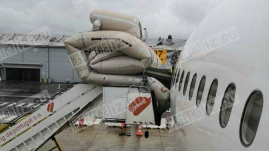 Дверь вырвало у самолета авиакомпании Nord Wind после посадки в Лиссабоне