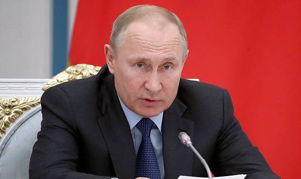 Владимир Путин потребовал от чиновников и главврачей за сутки выплатить медикам деньги за лечение пациентов с коронавирусом