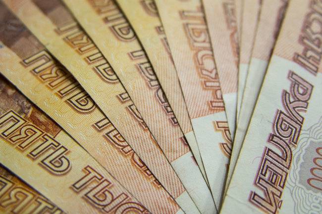 Экономист объяснил, почему россиянам не раздают деньги