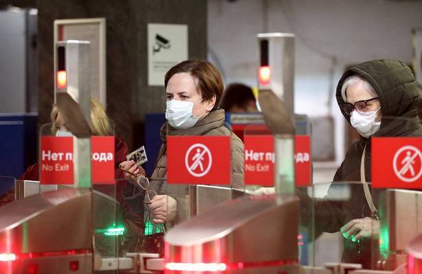 В России предложили раздавать деньги на маски и перчатки