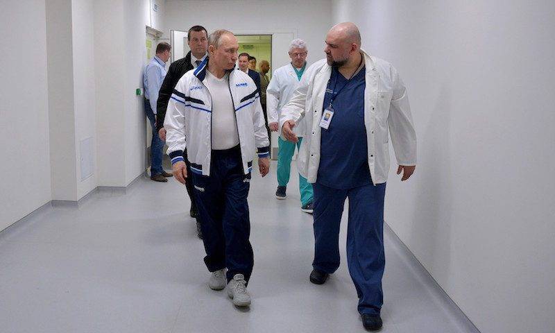 Конфликт Путина и главврачей: сколько денег должны получать медики?
