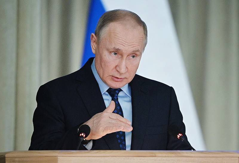 Путин потребовал зачистить "СНиПы-хрипы" для строительства медцентров