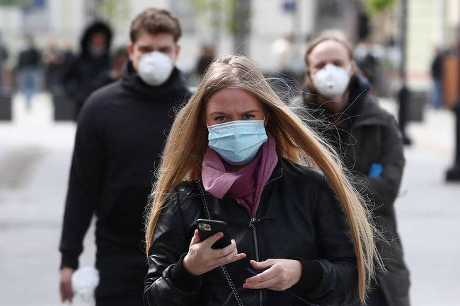 Прокладки для маски: как и зачем мэрия Москвы купила производителя защитных средств