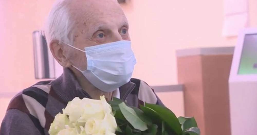 Самый примерный пациент: 100-летний ветеран вылечен от COVID в Москве