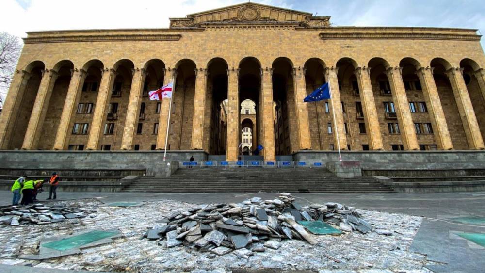 Когда завершится ремонт возле парламента Грузии – Каладзе ответил гражданским активистам