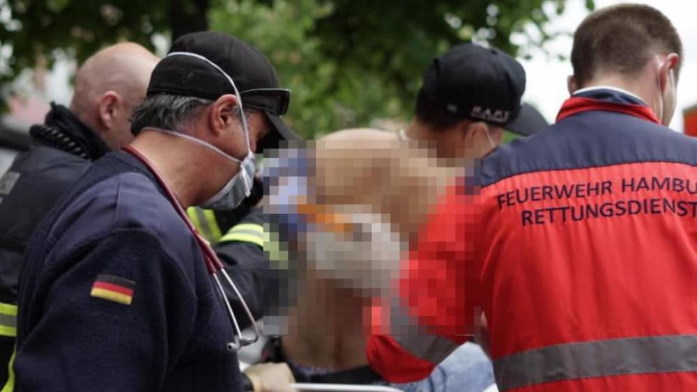Нападение в Гамбурге: у пекарни мужчине воткнули нож в спину
