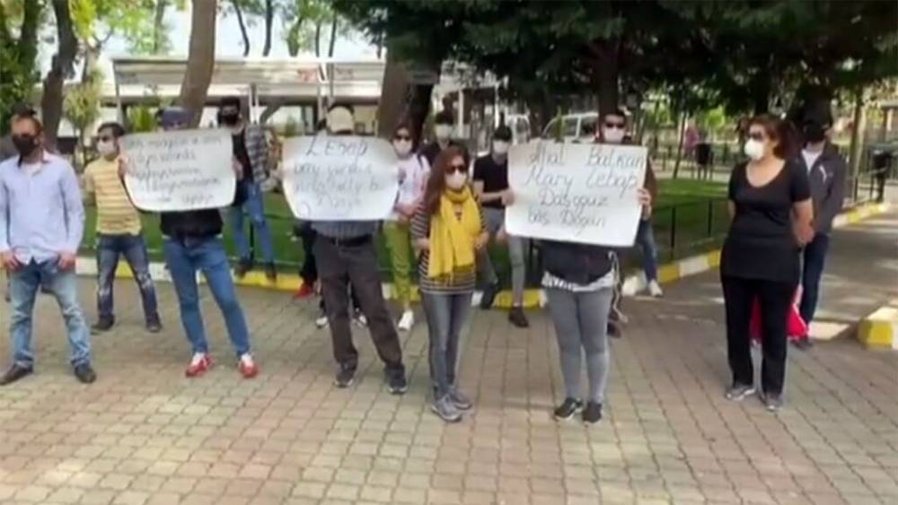 Граждане Туркменистана провели акцию протеста в Турции (видео)