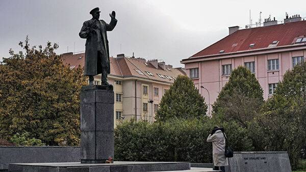 В Словакии раскритиковали снос памятника Коневу