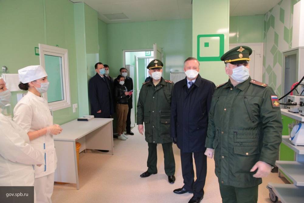 Беглов лично проверил оснащенность временного госпиталя Минобороны в Пушкине