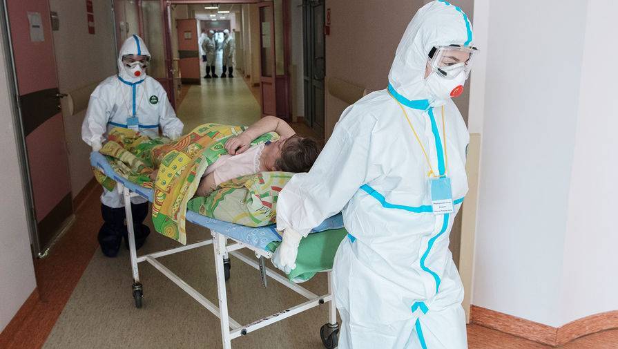 В Подмосковье в сутки госпитализируют до 750 человек с COVID-19