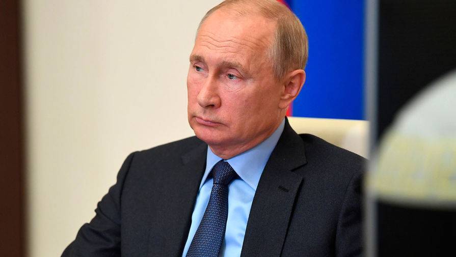 Путин поручил рассмотреть меры помощи регионам при ухудшении ситуации с COVID-19