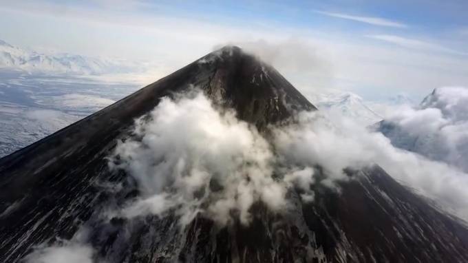 В камчатском вулкане ученые обнаружены новые минералы