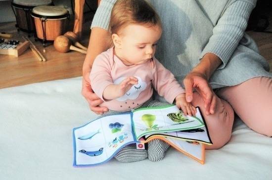 Путин распорядился повысить размер пособия на первого ребенка