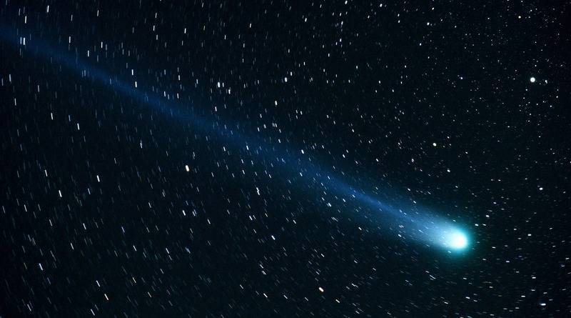 Комету Лебедь, которая летит к Солнцу, сейчас можно увидеть невооруженным глазом