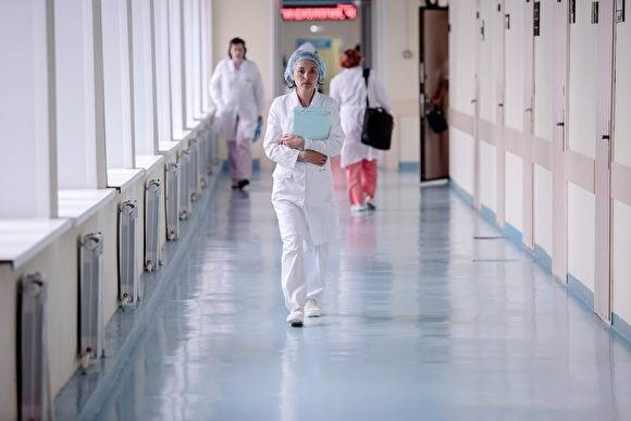 Главврач калужской больницы уволился после жалоб медиков на выплаты в 27 рублей