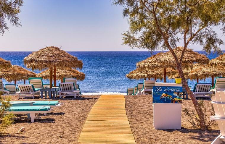 В Греции из-за 30-градусной жары вынуждены открыть пляжи