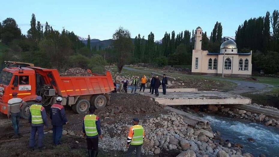 В Туркестанской области восстановили три моста, которые размыло из-за сильного дождя