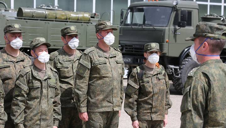 Российские военные медики возвращаются из Сербии