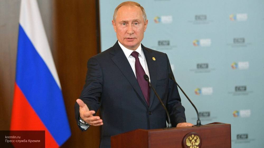 Путин призвал обеспечить для россиян старше 65 лет продолжение режима самоизоляции