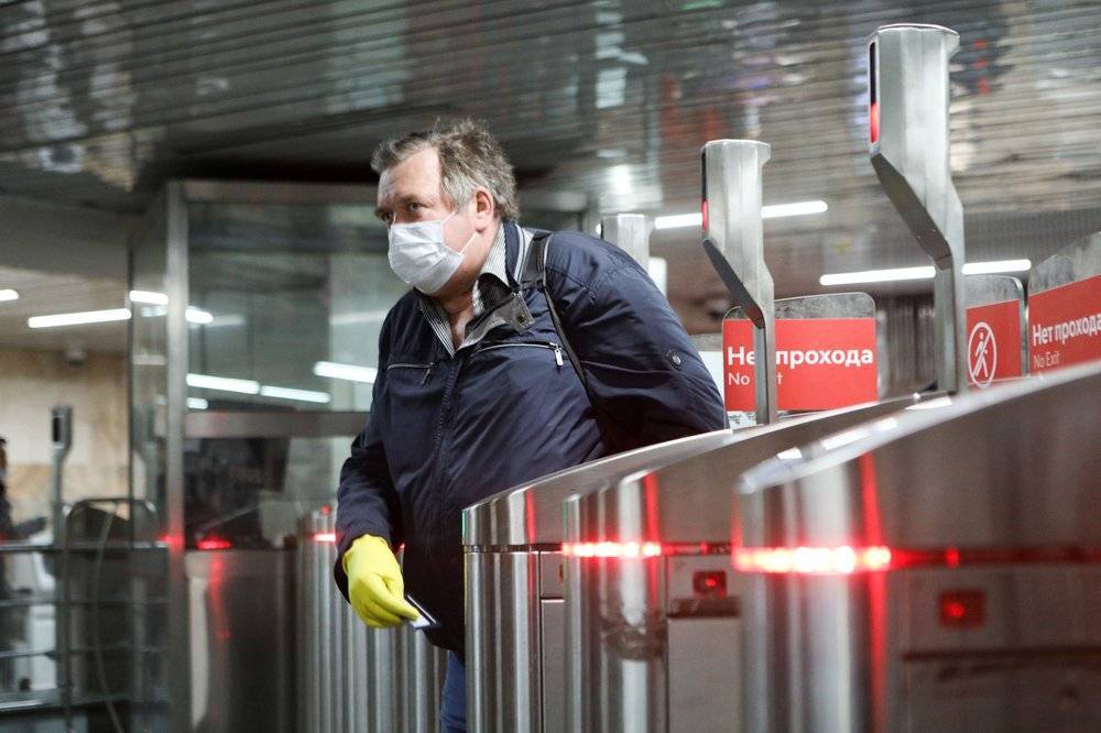 Одну тысячу антисептиков подарили пассажирам в московском метро