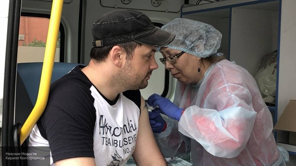 Вакцина от COVID-19 может появиться в РФ в конце лета