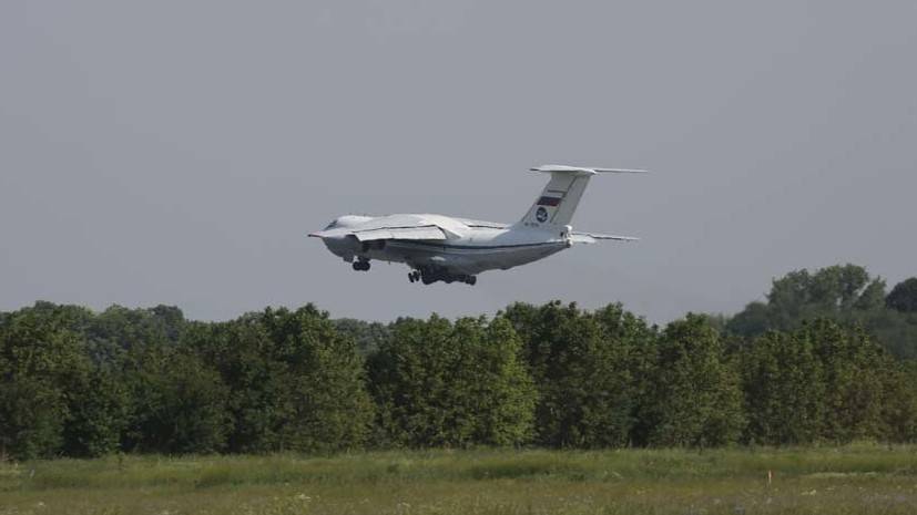 Первый самолёт с российскими военными вернулся из Сербии
