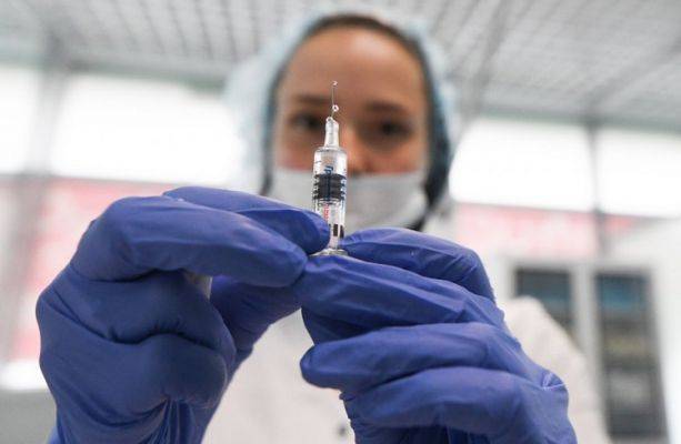 В России в конце лета начнут производить вакцину от коронавируса — эксперт