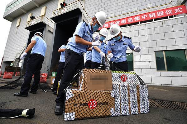 Полиция Китая изъяла партию наркотиков в коробках из-под манго