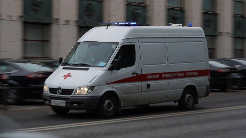 Видео из детской больницы Петербурга, где охранник порезал своего коллегу (18+)