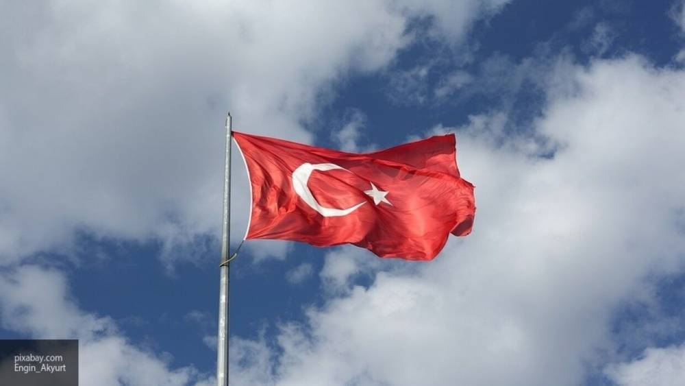 Турция начнет принимать иностранных туристов с середины июня
