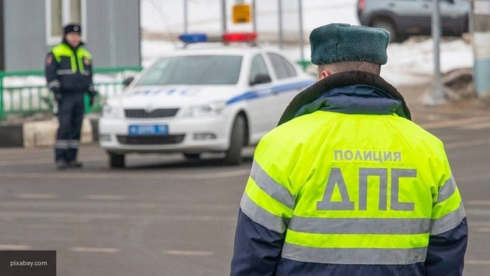 Видео момента аварии с перевернутой легковушкой в Петербурге появилось в Сети