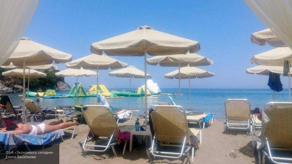 Власти Греции открыли более 500 пляжей из-за рекордной жары