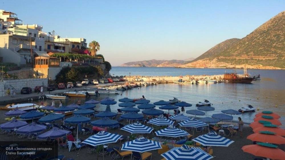 Рекордная жара в Греции заставила правительство открыть пляжи