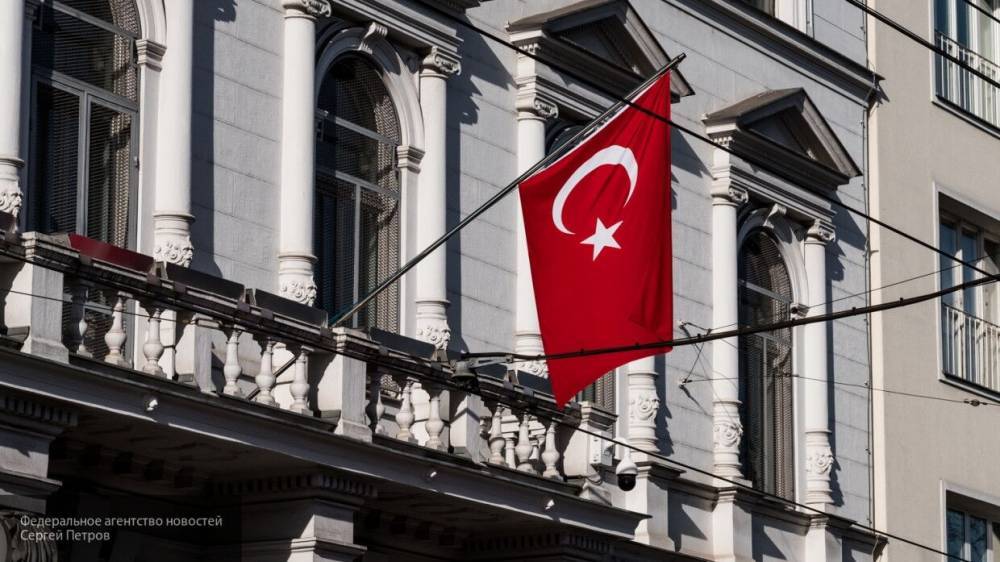 Турция начнет принимать зарубежных туристов с середины июня
