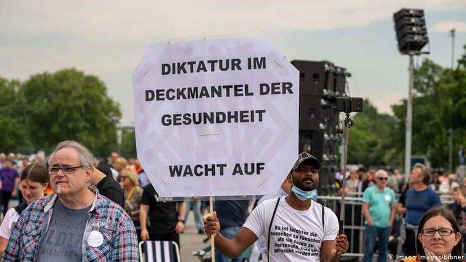 Тысячи жителей Германии вышли на митинги против карантина