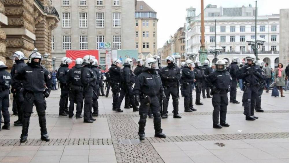 В Германии снова прошли массовые демонстрации против коронавирусных ограничений. Не обошлось без задержаний
