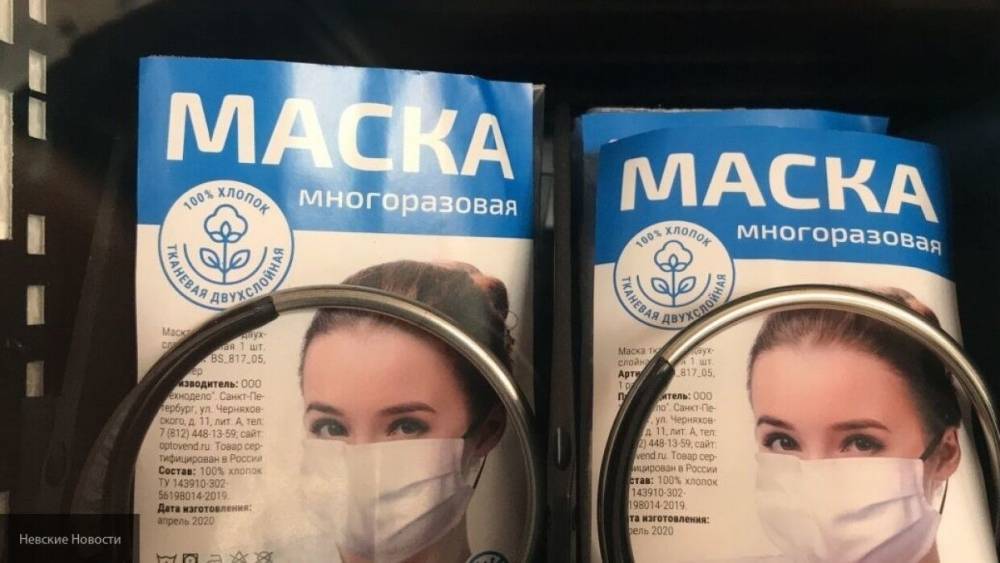 Вирусолог Зуев рекомендует пользоваться масками и перчатками во время похода в магазин
