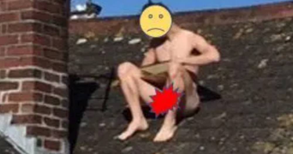 Фото: в Англии голый мужчина вышел на крышу дома, скрываясь от полиции